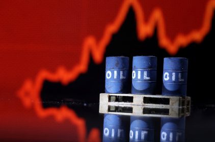 Giá dầu thô Mỹ xuống dưới 100 USD